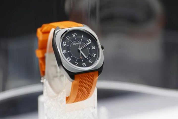Swiss watchmakers go digital to show off new products, revive sales